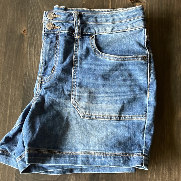 Maurice’s jean shorts, size 12 - Picture 3 of 5